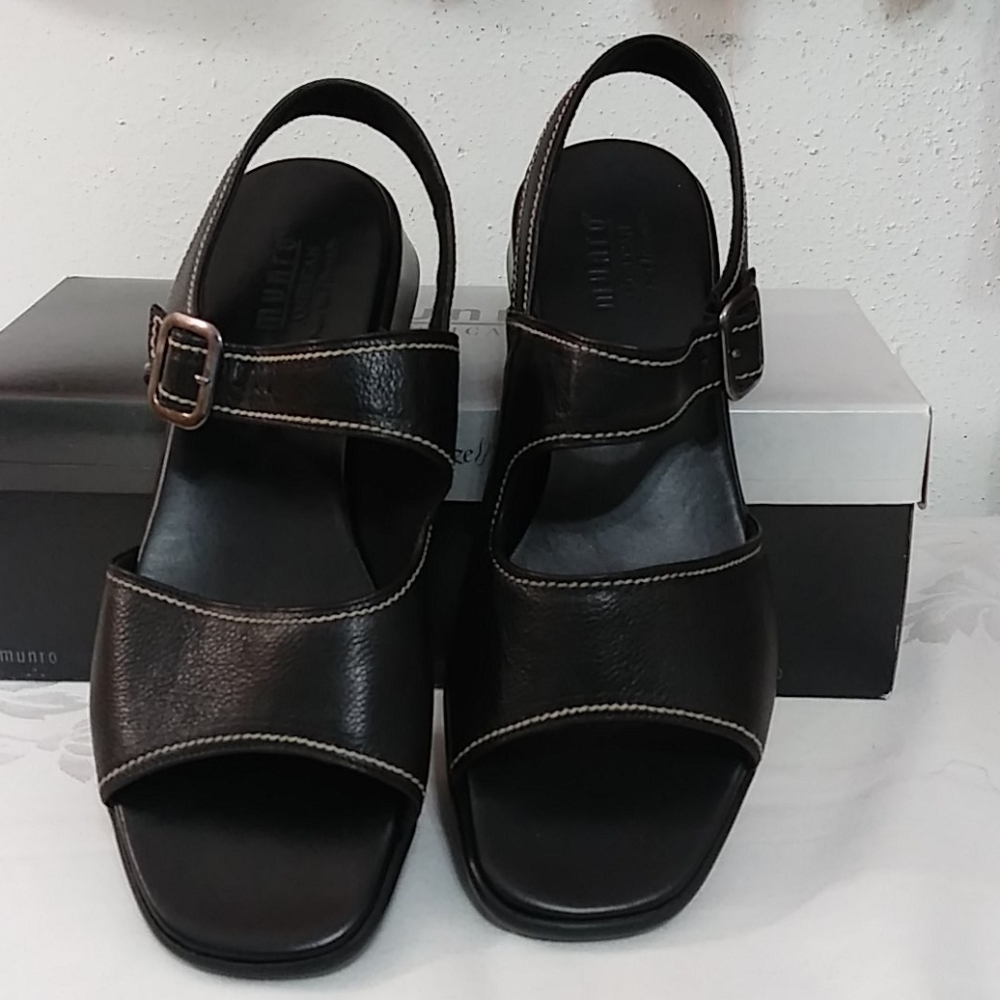 Munro American Low wedge Sandal ankle strap